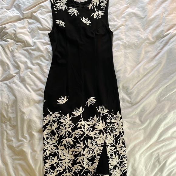 Black and White Floral Sheath Dress - medium - Picture 1 of 1